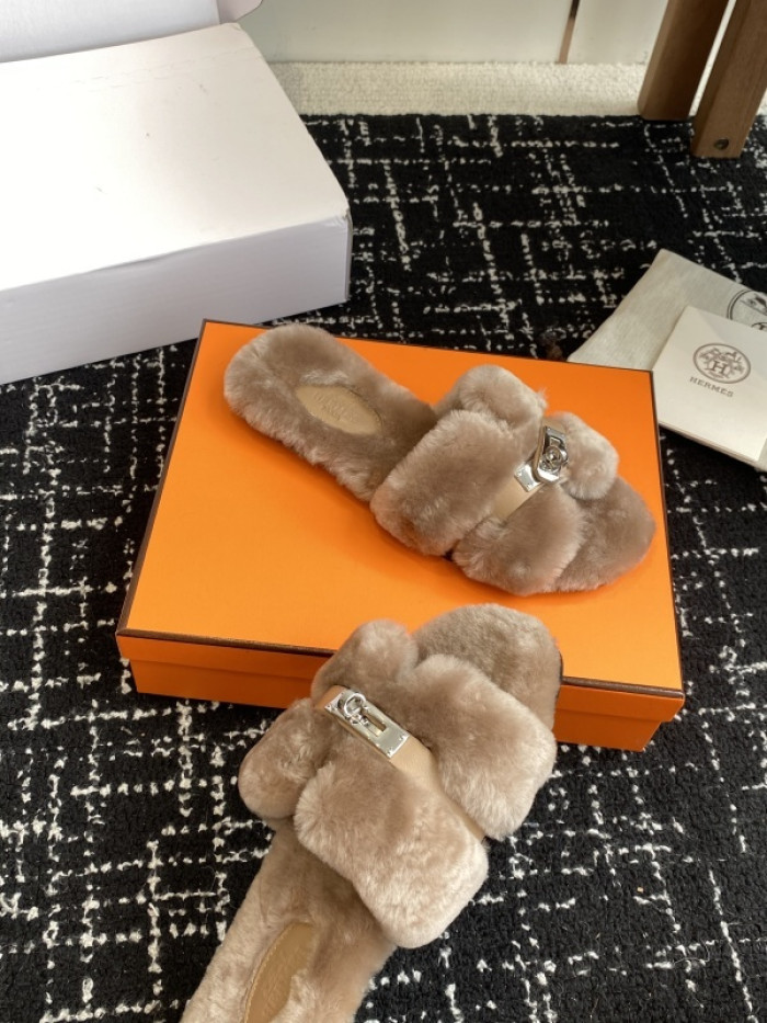 H**mes SLIPPERS