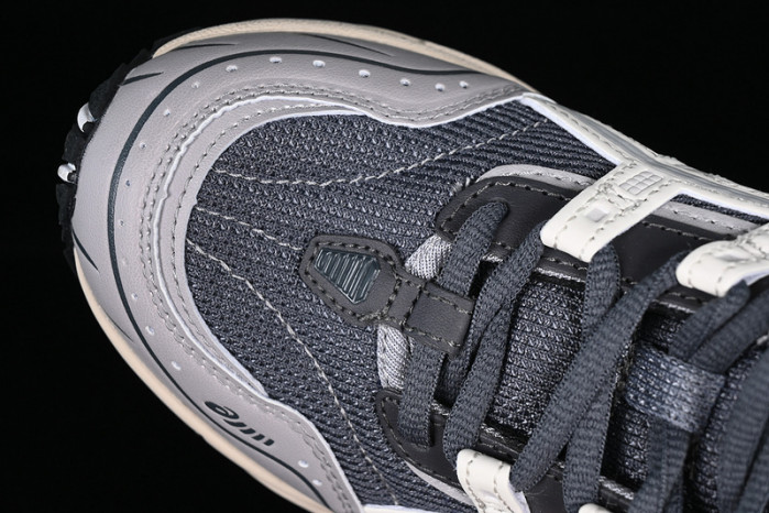 As*ic*s Sneaker 1303A243-026