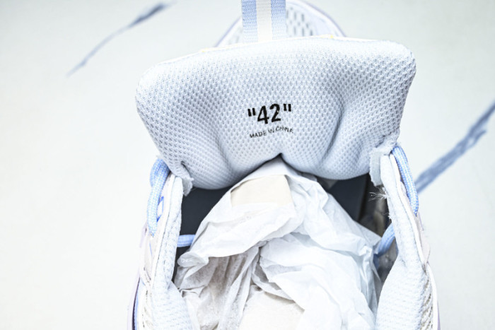 Off-White c/o Virgil Abloh