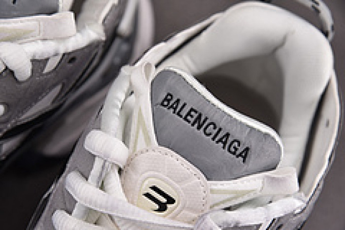 Ba*len*cia*ga Runner 677403 W3RB5 9012
