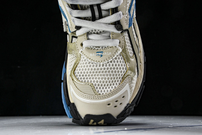 Ba*len*cia*ga Runner 677403 W5RH6 0312