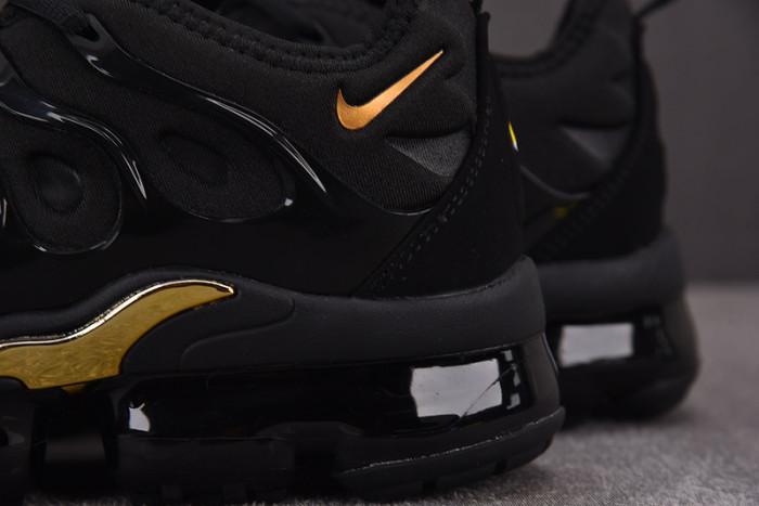 Nike Air VaporMax Plus Black Anthracite Metallic Gold 924453-007