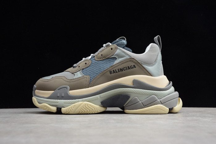 Ba*len*cia*ga triple s w09o5 9021