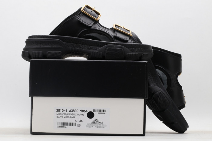 G*u*i SLIDES G082