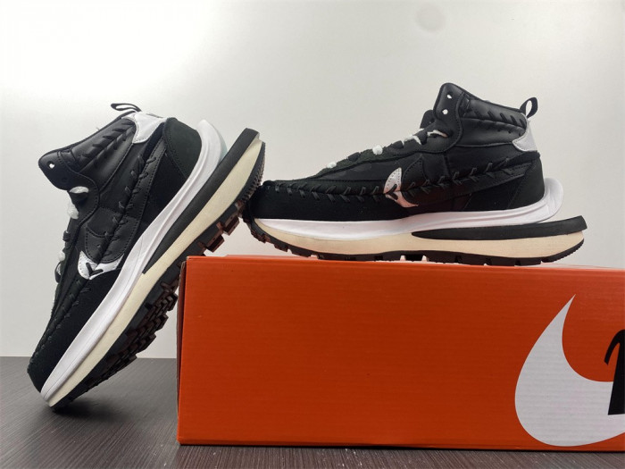 nike vaporwaffle sacai jean paul gaultier black white dh9186-001