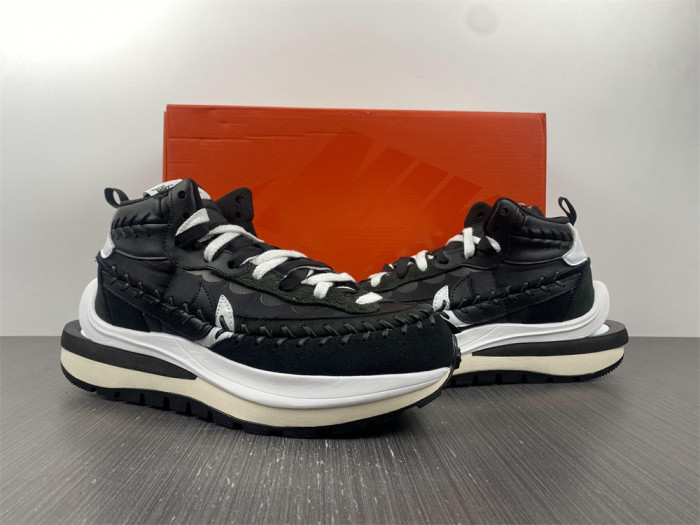 nike vaporwaffle sacai jean paul gaultier black white dh9186-001