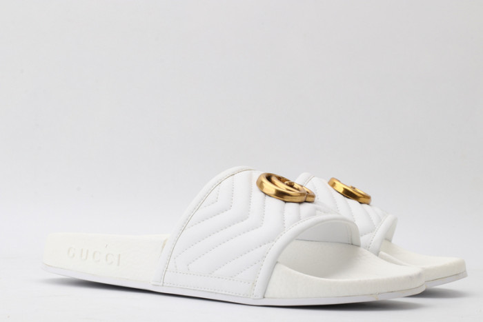 G*u*i SLIDES G064