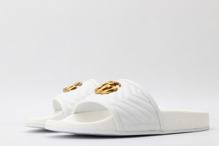 G*u*i SLIDES G064