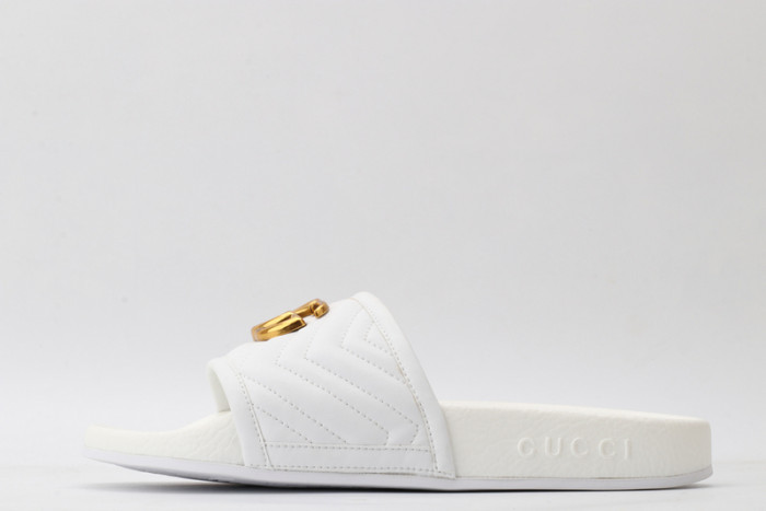 G*u*i SLIDES G064