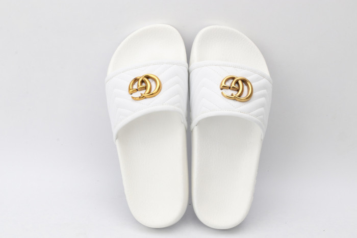 G*u*i SLIDES G064