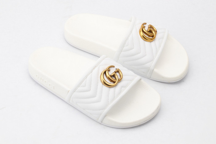 G*u*i SLIDES G064