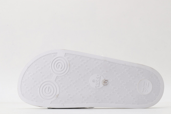 G*u*i SLIDES G064