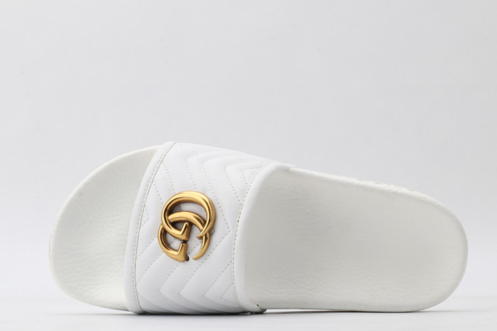 G*u*i SLIDES G064