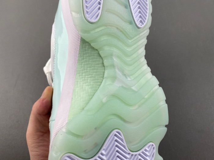 Air Jordan 11 Low "Igloo" AH7860-103