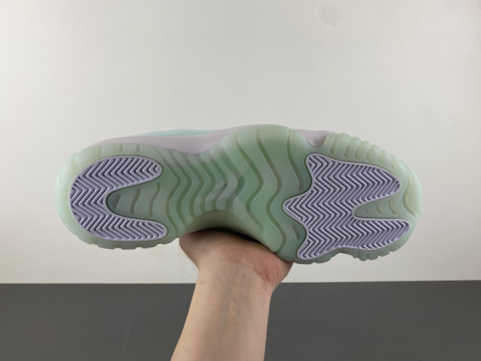 Air Jordan 11 Low "Igloo" AH7860-103
