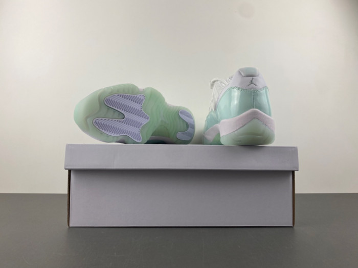 Air Jordan 11 Low "Igloo" AH7860-103