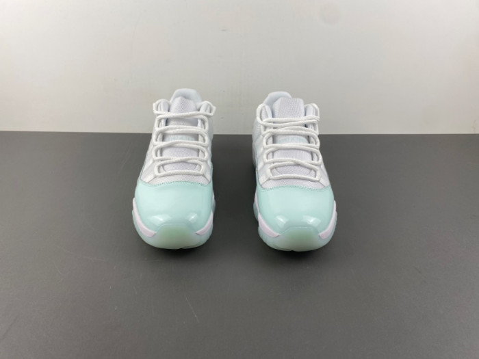 Air Jordan 11 Low "Igloo" AH7860-103
