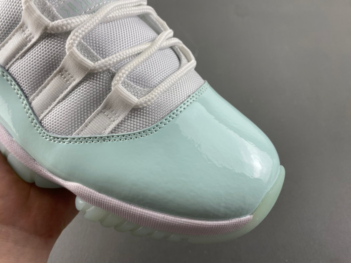 Air Jordan 11 Low "Igloo" AH7860-103
