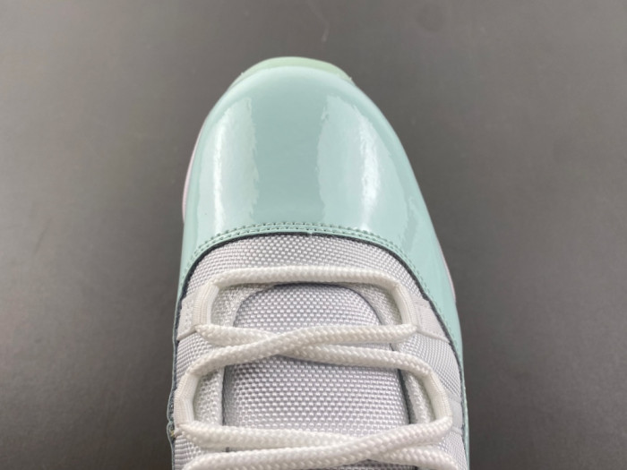 Air Jordan 11 Low "Igloo" AH7860-103