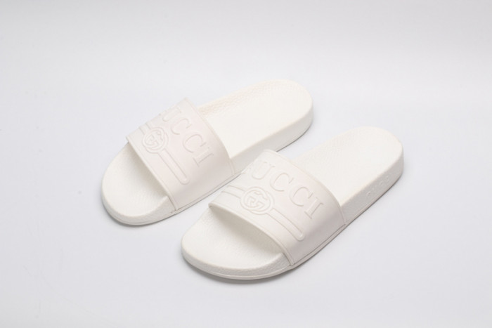 G*u*i SLIPPERS D6586