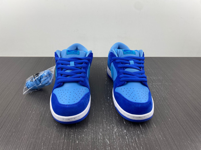 nike sb dunk low blue raspberry dm0807-400