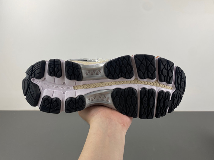 As*ic*s GEL-KAYANO 1203A555-101