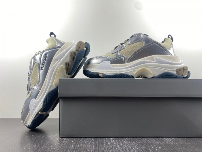 Ba*len*cia*ga Triple S SNEAKER W2FS2 8106