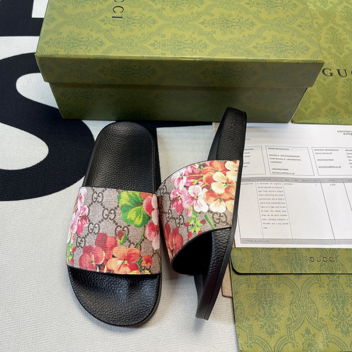 G*u*i SLIPPERS D6588