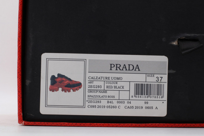 pra*a sneaker p024