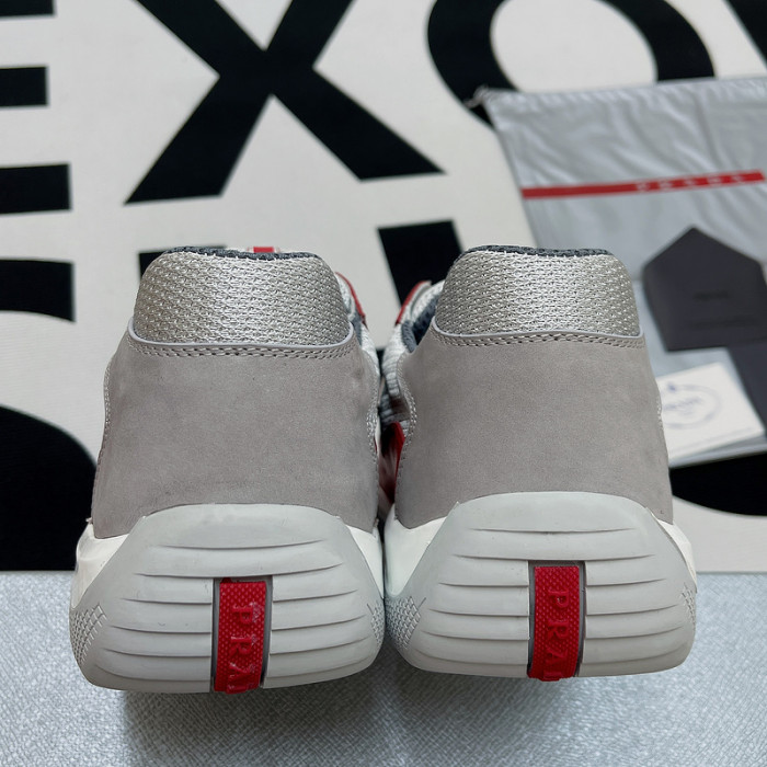 pra*a sneaker p046