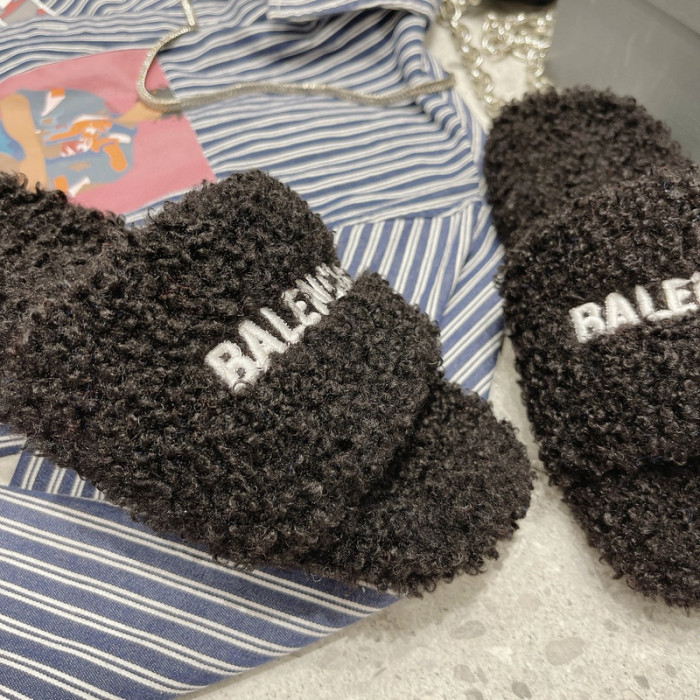Ba*len*cia*ga Sandals W3R83 5000
