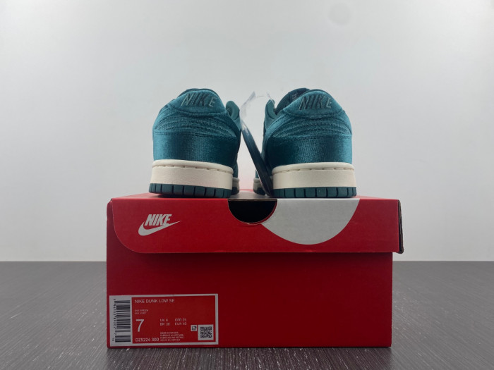 nike dunk low velvet teal dz5224-300