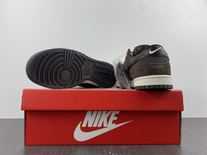 nike dunk low “baroque brown” dq8801-200