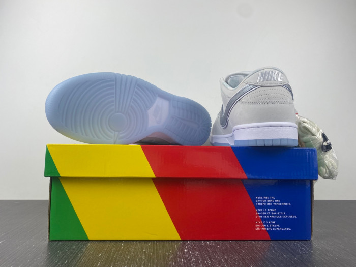 nike sb dunk low white lobster fd8776-100