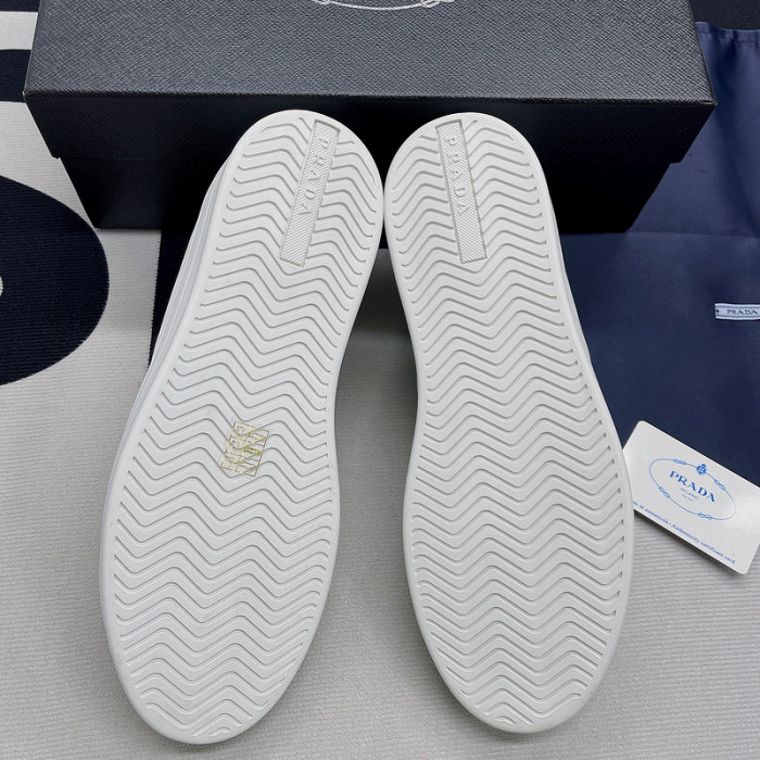 pra*a sneaker p035