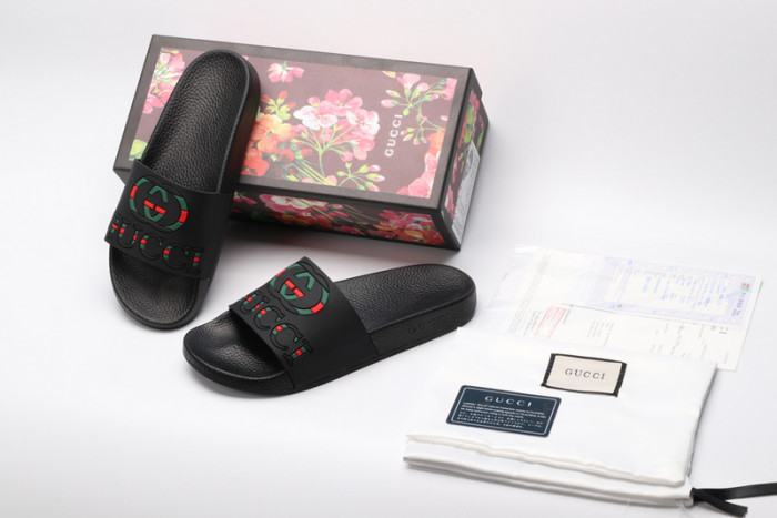 G*u*i SLIPPERS D6587