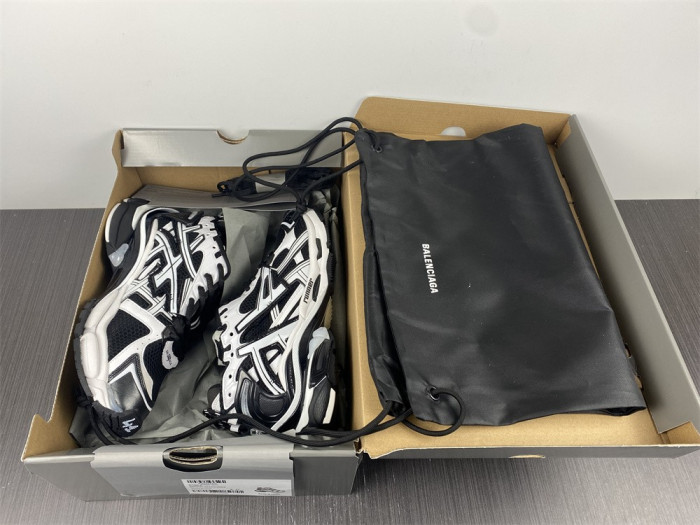 Ba*len*cia*ga runner w3rb2 9010