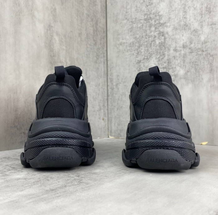 Ba*len*cia*ga Triple S SNEAKER