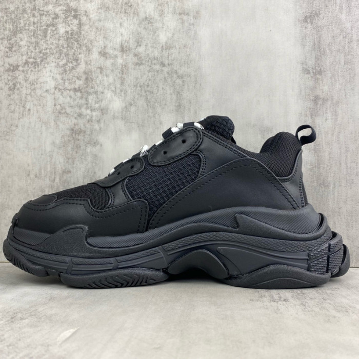 Ba*len*cia*ga Triple S SNEAKER