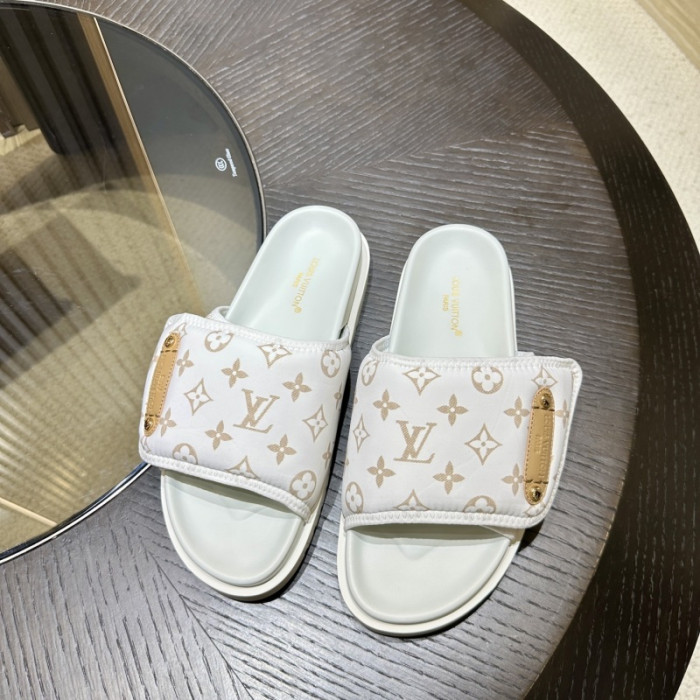 L0VT SANDALS