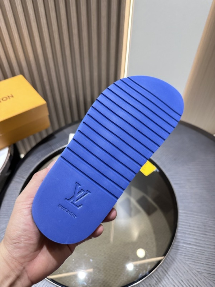 L0VT SANDALS