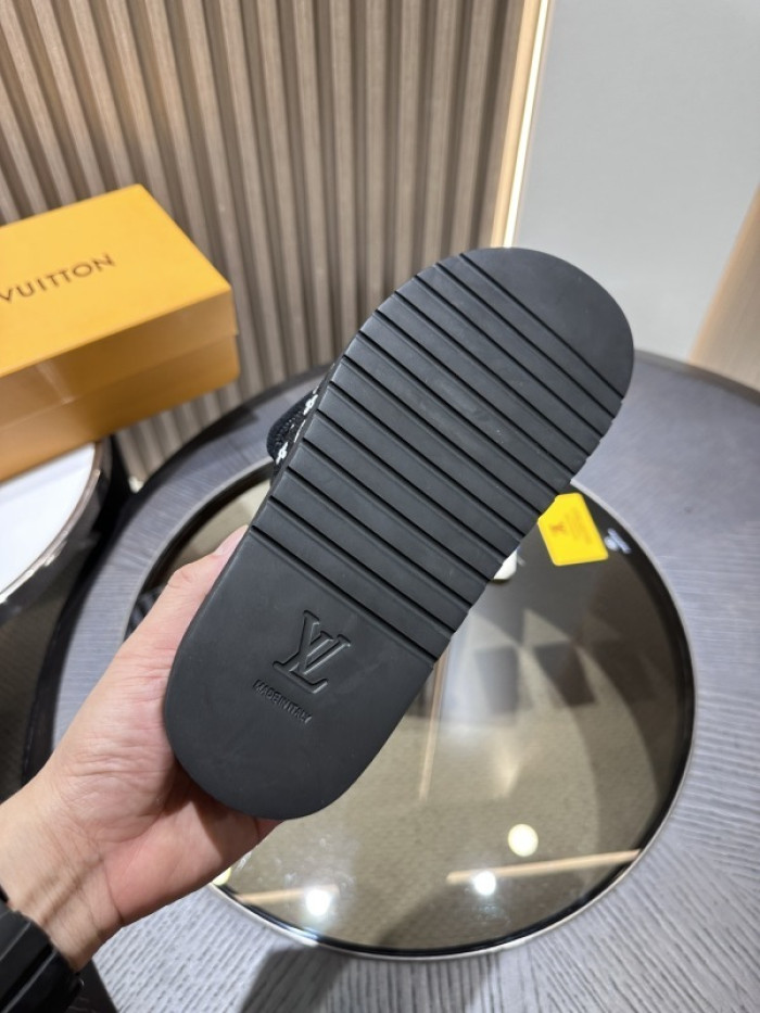 L0VT SANDALS
