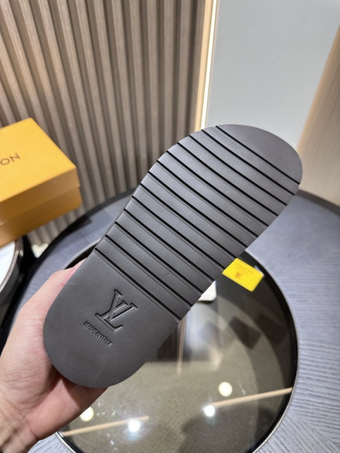 L0VT SANDALS