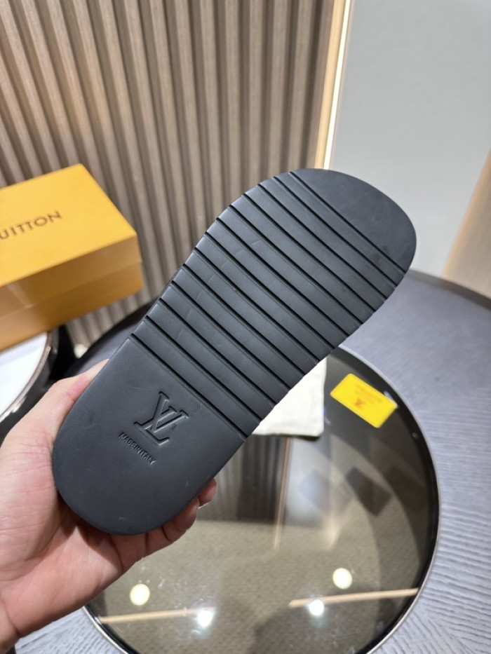 L0VT SANDALS