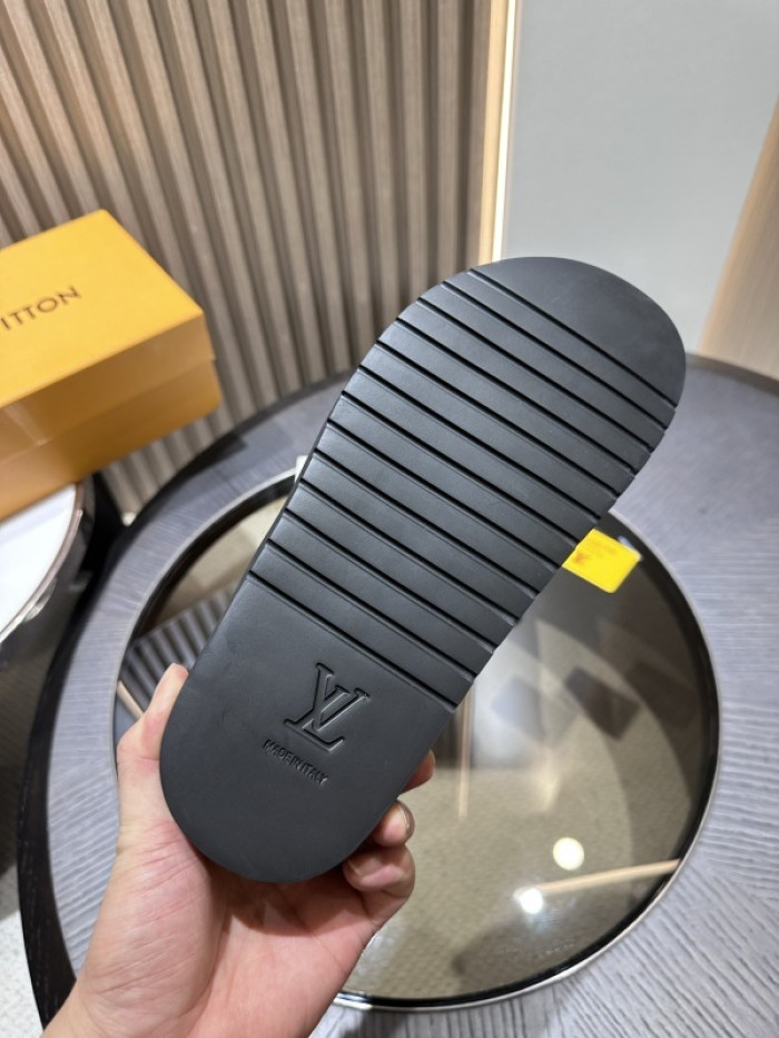 L0VT SANDALS