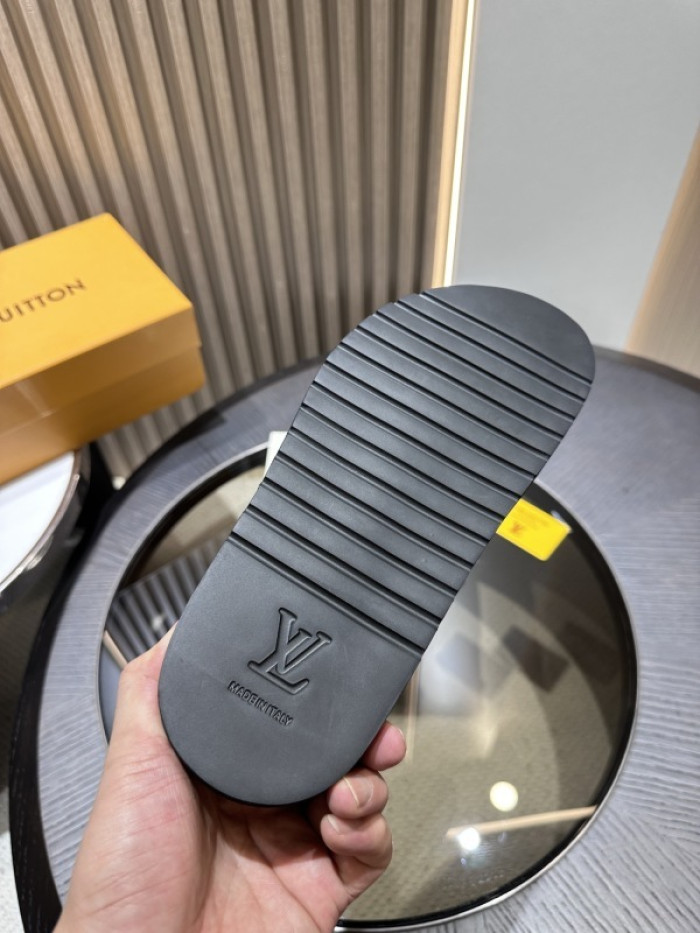 L0VT SANDALS
