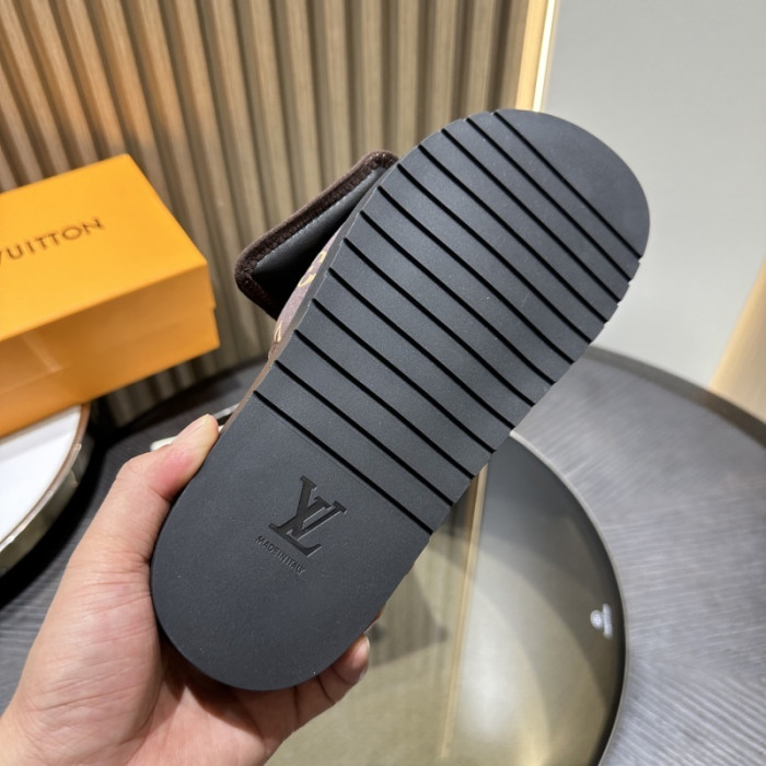 L0VT SANDALS