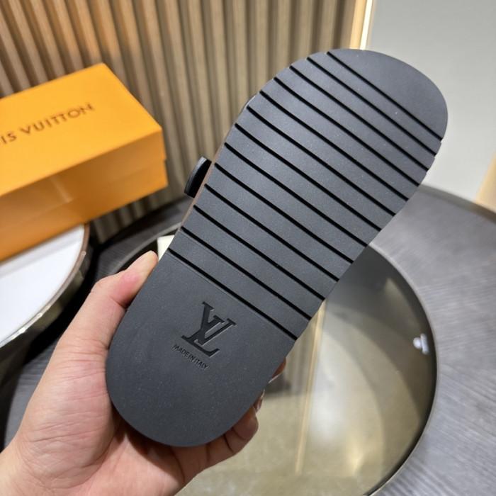 L0VT SANDALS