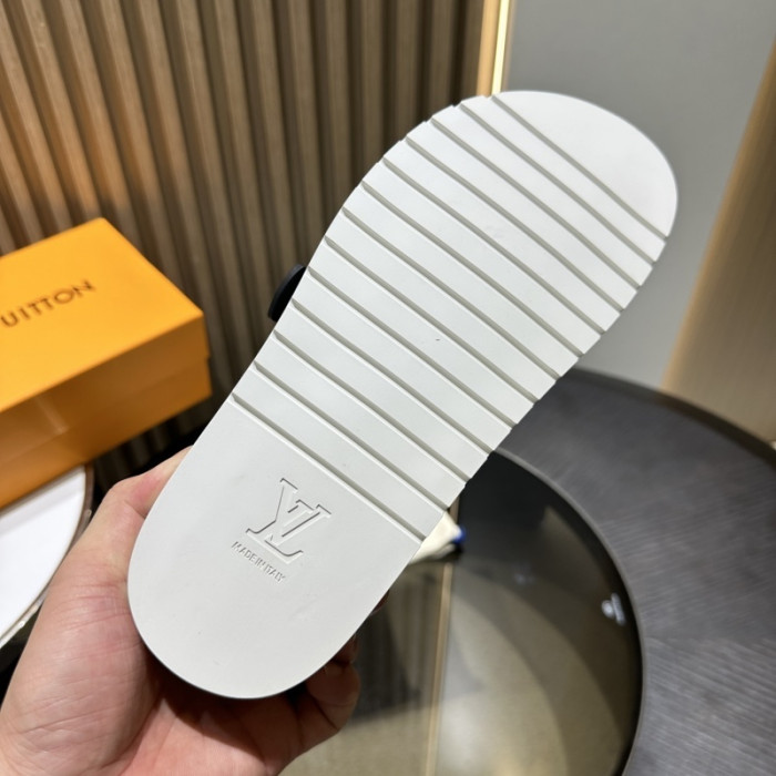 L0VT SANDALS