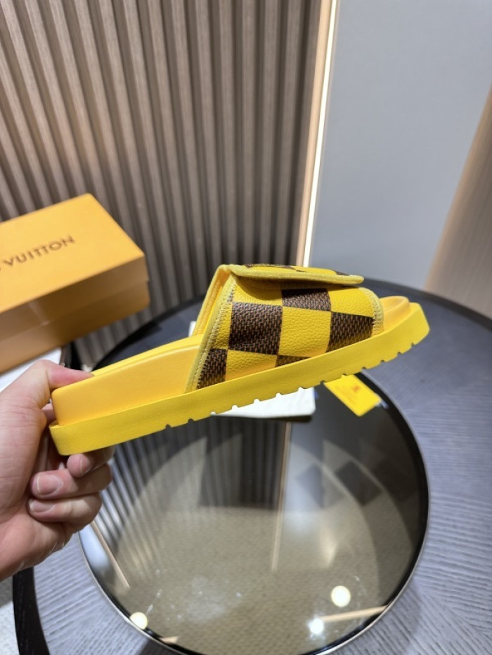 L0VT SANDALS